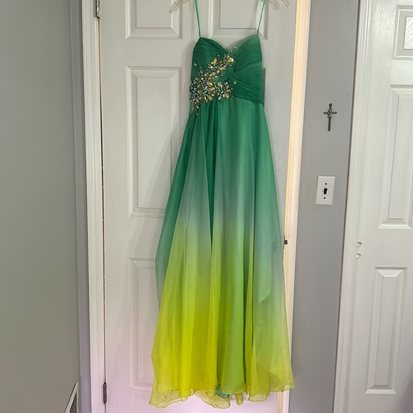 GOWN BEADED Ambiance with Spaghetti Straps. PROM - Picture 15 of 16